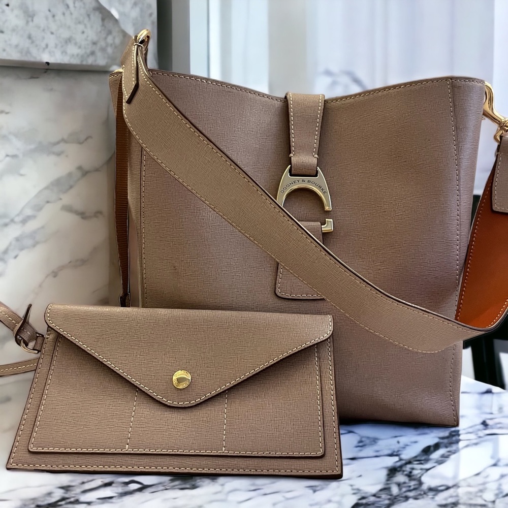 Dooney & bourke shoulder bag and flat wallet set